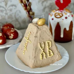 Творожная пасха с черносливом и грецким орехом 