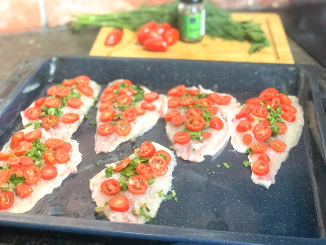 Дорадо с каперсами и помидорами черри