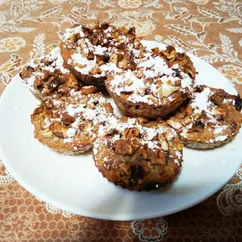 Яблочные кексы с грецким орехом и изюмом