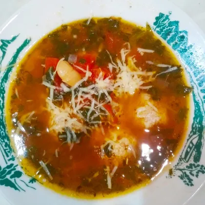 Фасолевый суп с фрикадельками и пармезаном