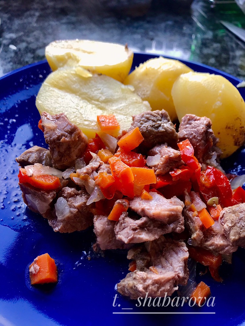 Жаркое из говядины с картошкой в мультиварке — рецепт с фото пошагово