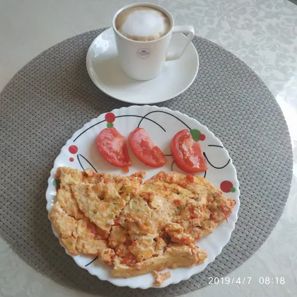 Завтрак на скорую руку, омлет с помидорами и сыром
