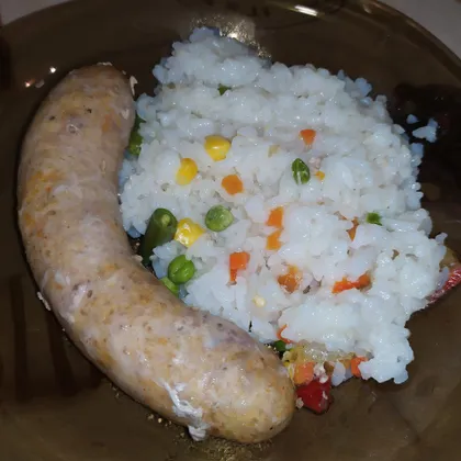 Рис с овощами и колбасками