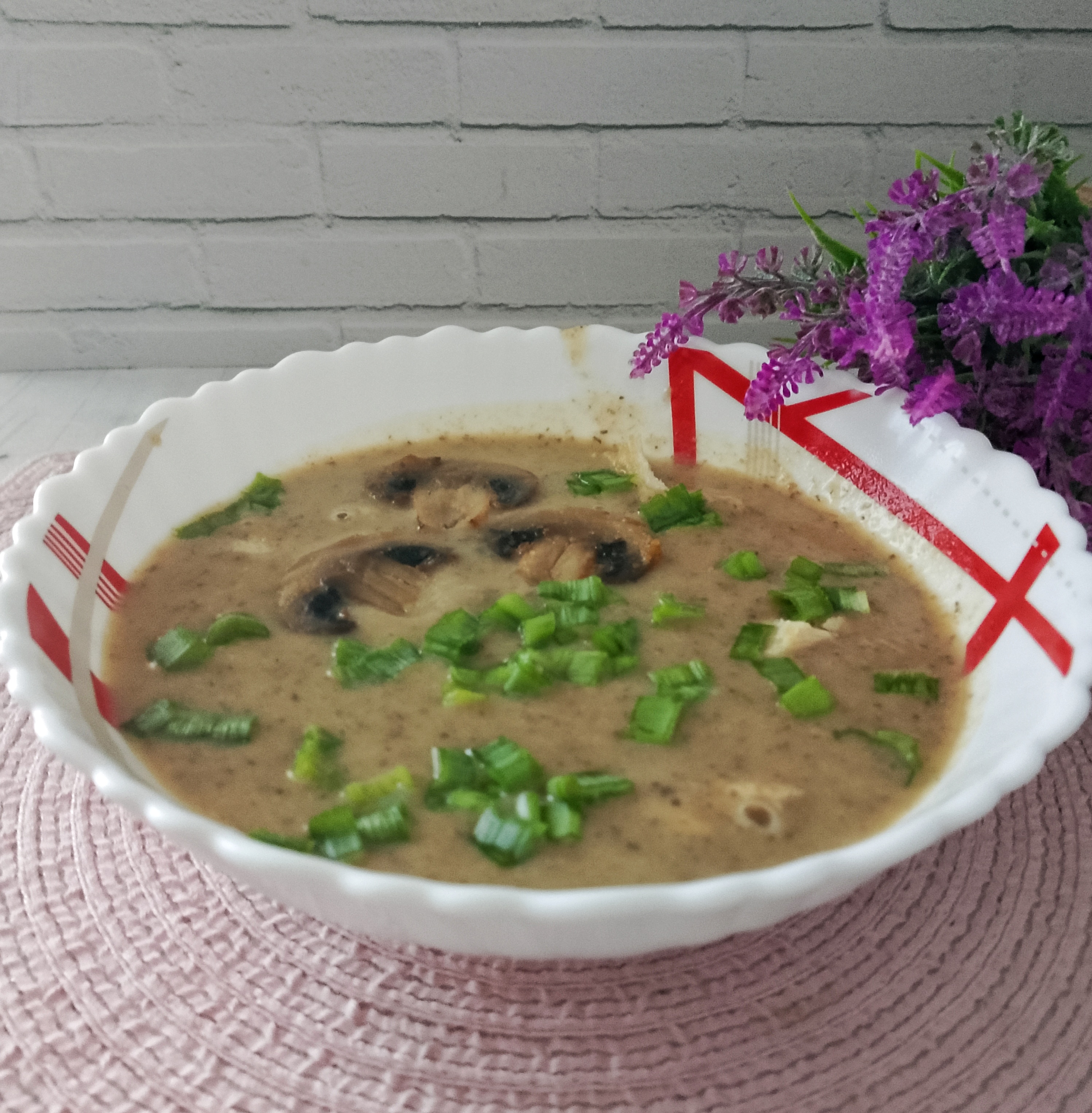 Грибной суп-пюре на курином бульоне