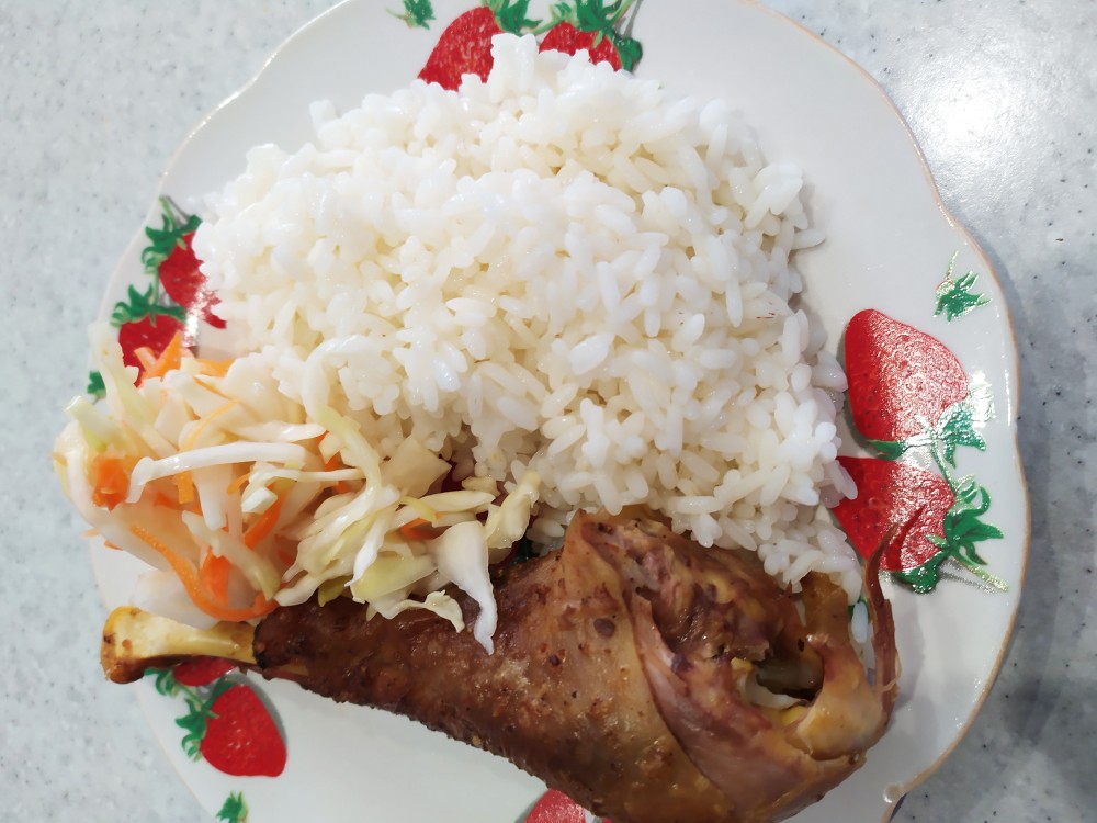 Курочка в паприке с рисом