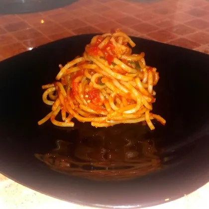 Спагетти с помидорами и чесноком (постные)