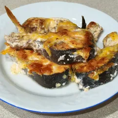 Горбуша, запеченная в духовке в сметанном соусе