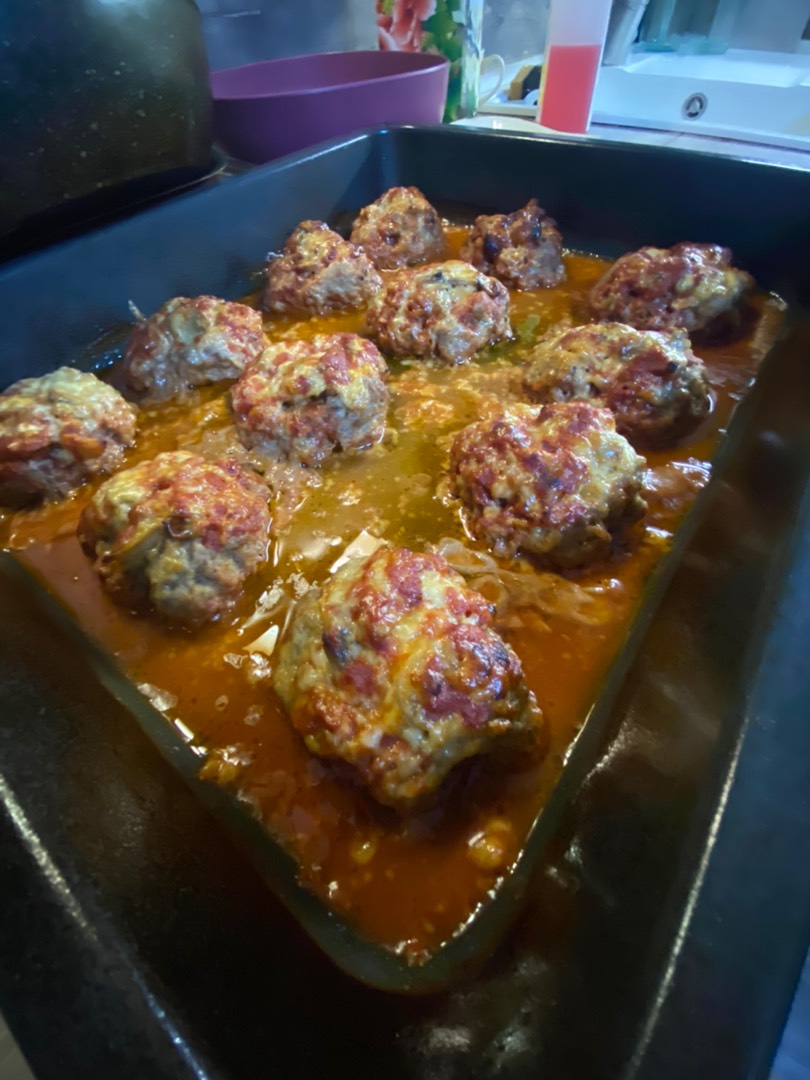 Стожки с грибами под сыром и томатным соусом🥫