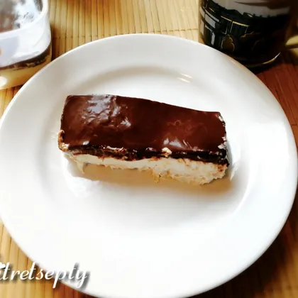Кокосово-творожный торт с шоколадной глазурью без выпечки