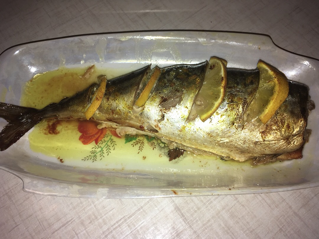 Запеченная скумбрия с лимоном