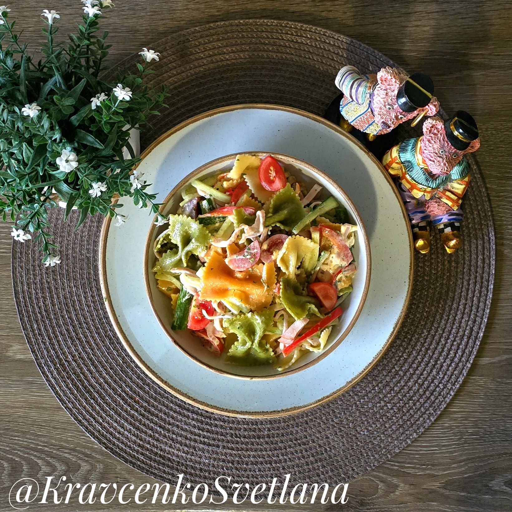 Салат с макаронами и ветчиной  