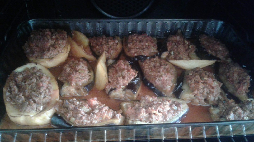 Запеченные баклажаны с мясом и картошкой