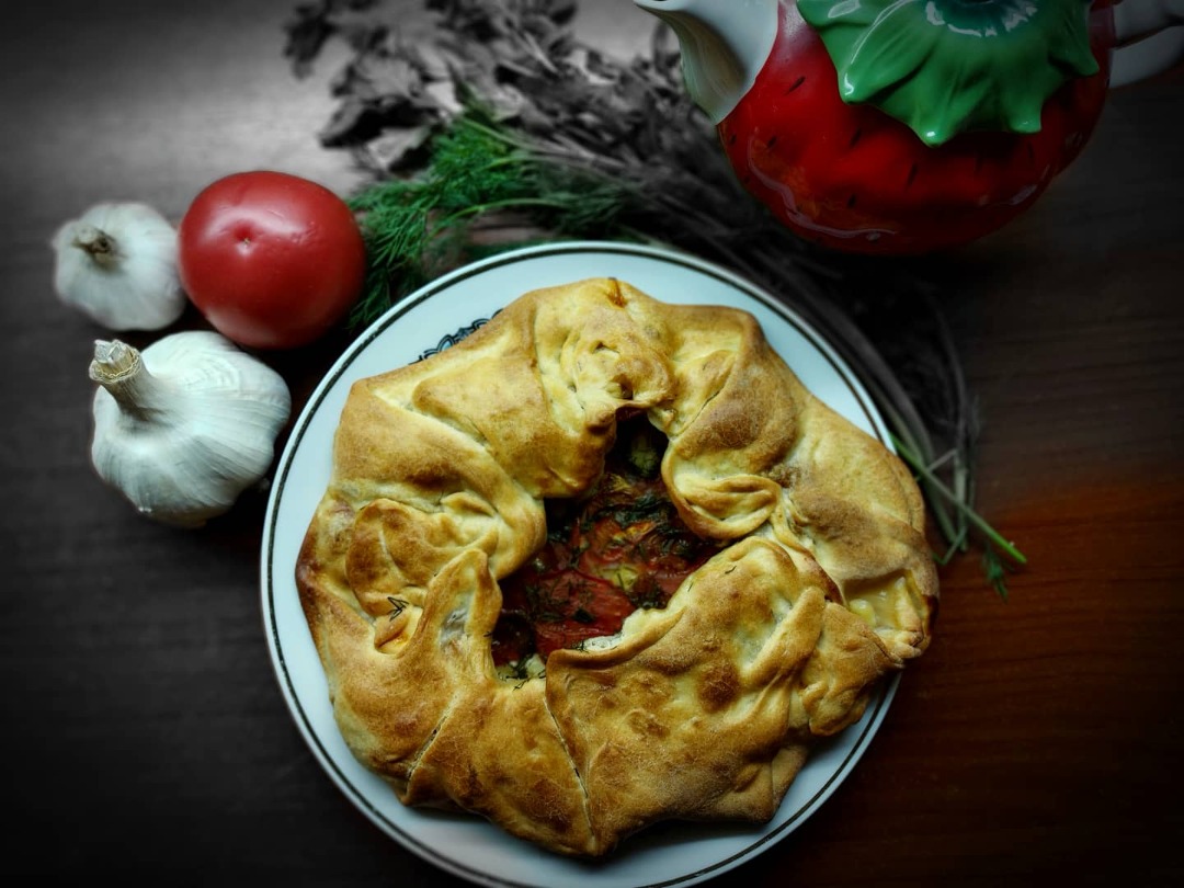 Галета с помидорами и сыром