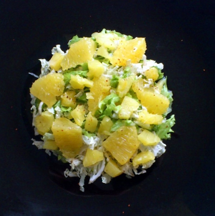 Салат с пекинской капустой, ананасом и маринованным огурцом — рецепт с фото пошагово