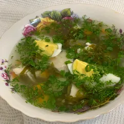 Щавелевый суп на курином бульоне с яйцом