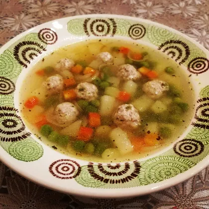 Суп с зелёным горошком и фрикадельками из индейки