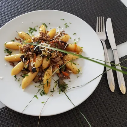 Картофельные макароны с фаршем и овощами