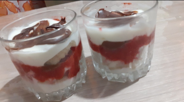 Трайфл с клубничным конфи