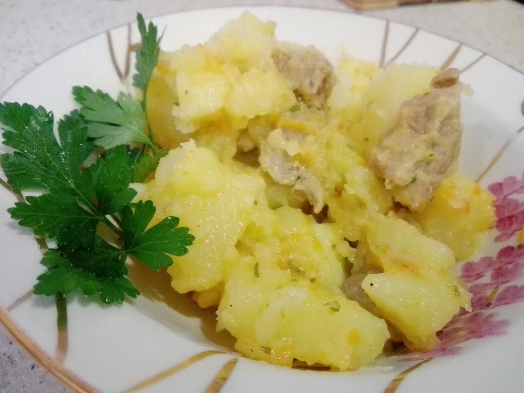 Картофель тушёный со свининой в мультиварке