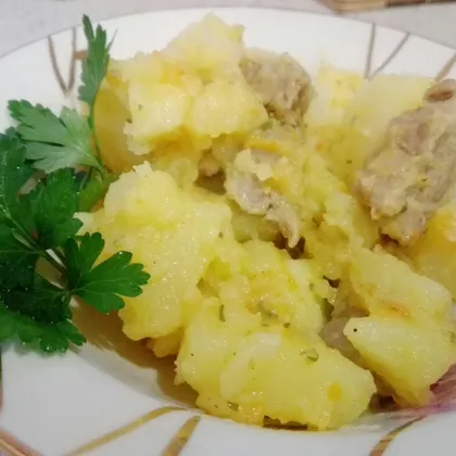 Картофель тушёный со свининой в мультиварке