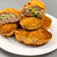 Мясные зразы с яйцом