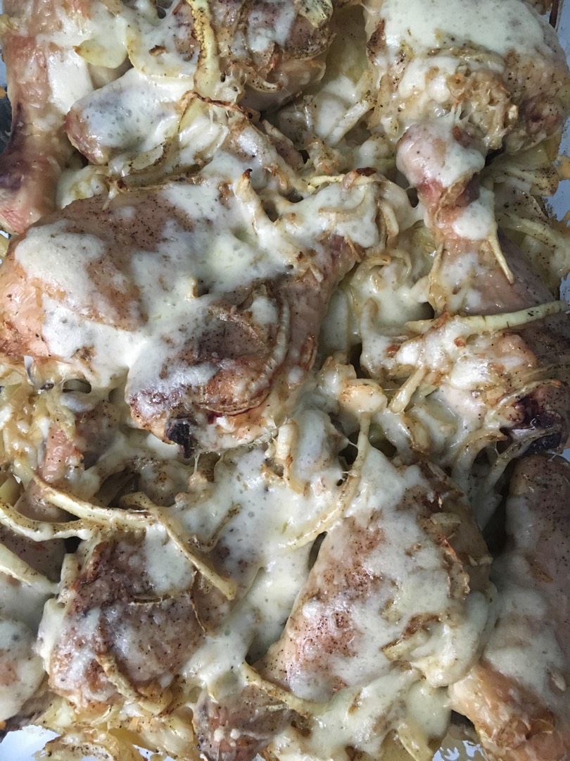 Запечённая картошка с куриными голенями