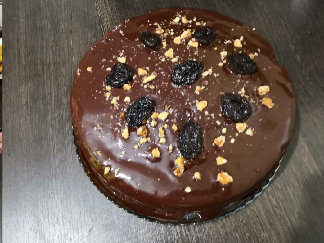 Торт Шоколадный медовик с черносливом