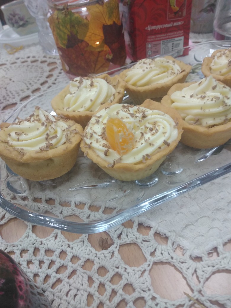 Корзиночки с сметанно-заварным кремом