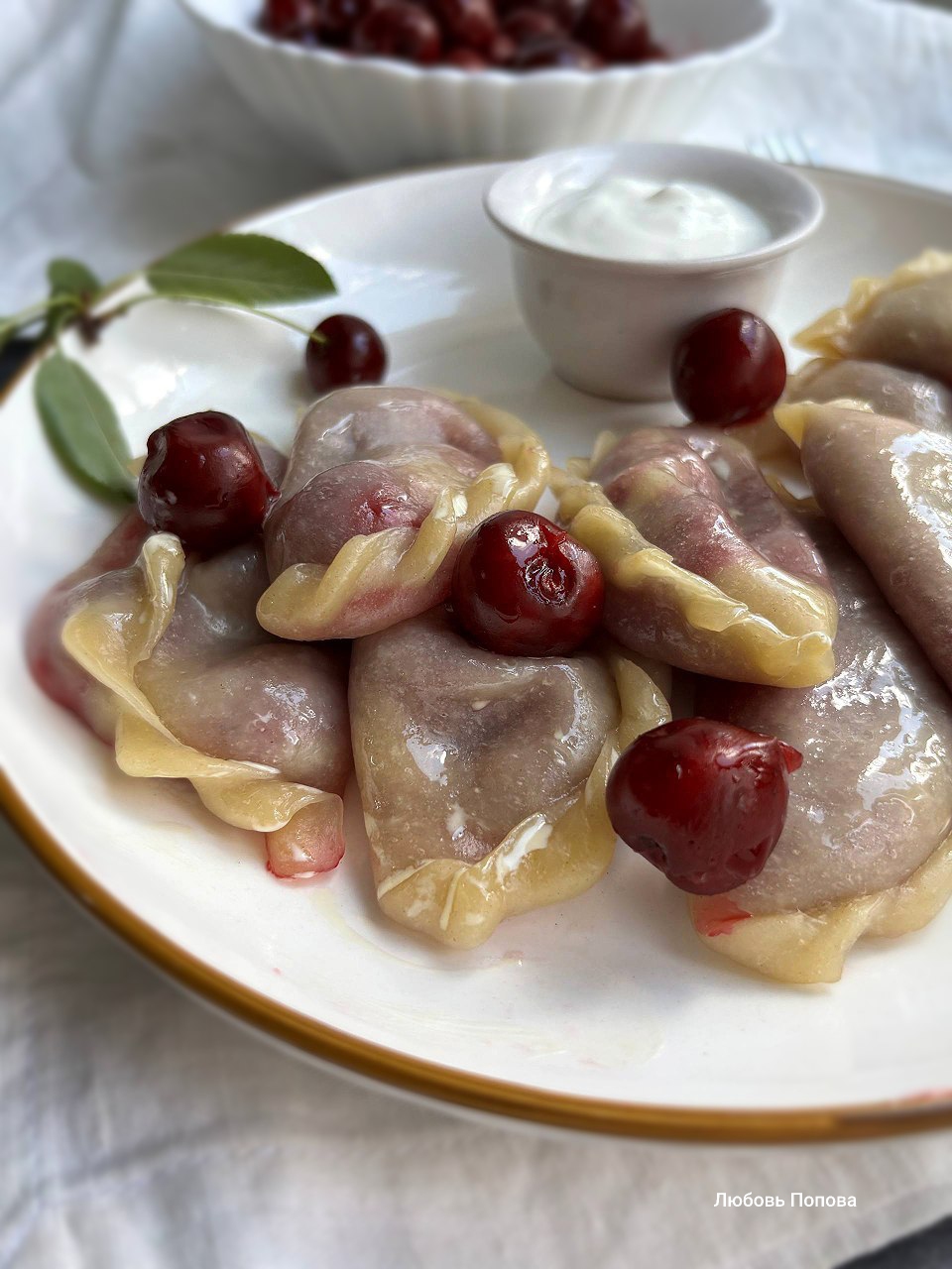 Вареники с вишней на пару
