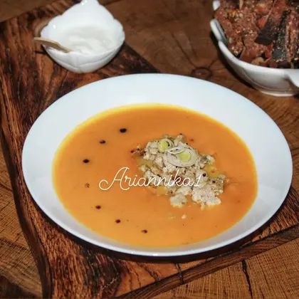 Тыквенный крем-суп с пореем и фаршем