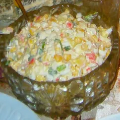 Салат с крабовыми палочками и с кукурузой