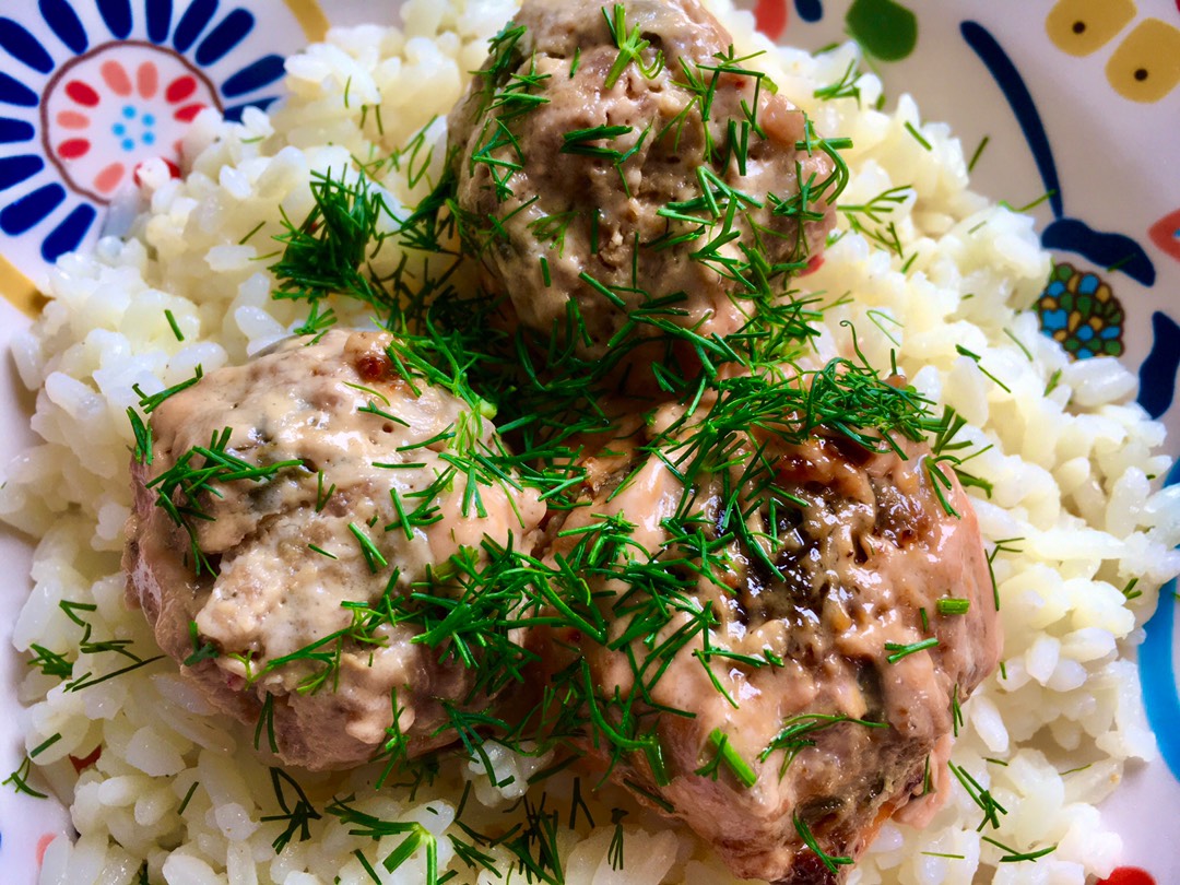 Мясные Шарики в мультиварке, со свеклой в сметанном соусе