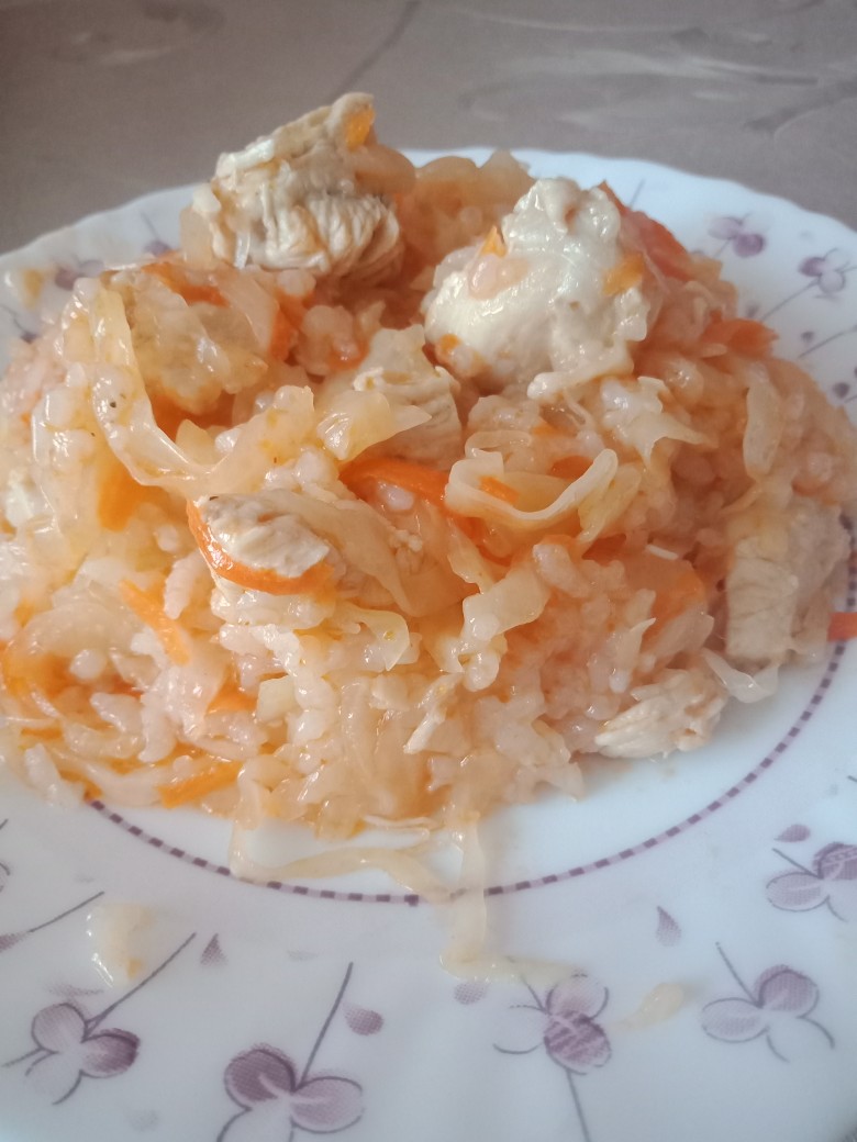 Тушеная капуста с мясом и грибами