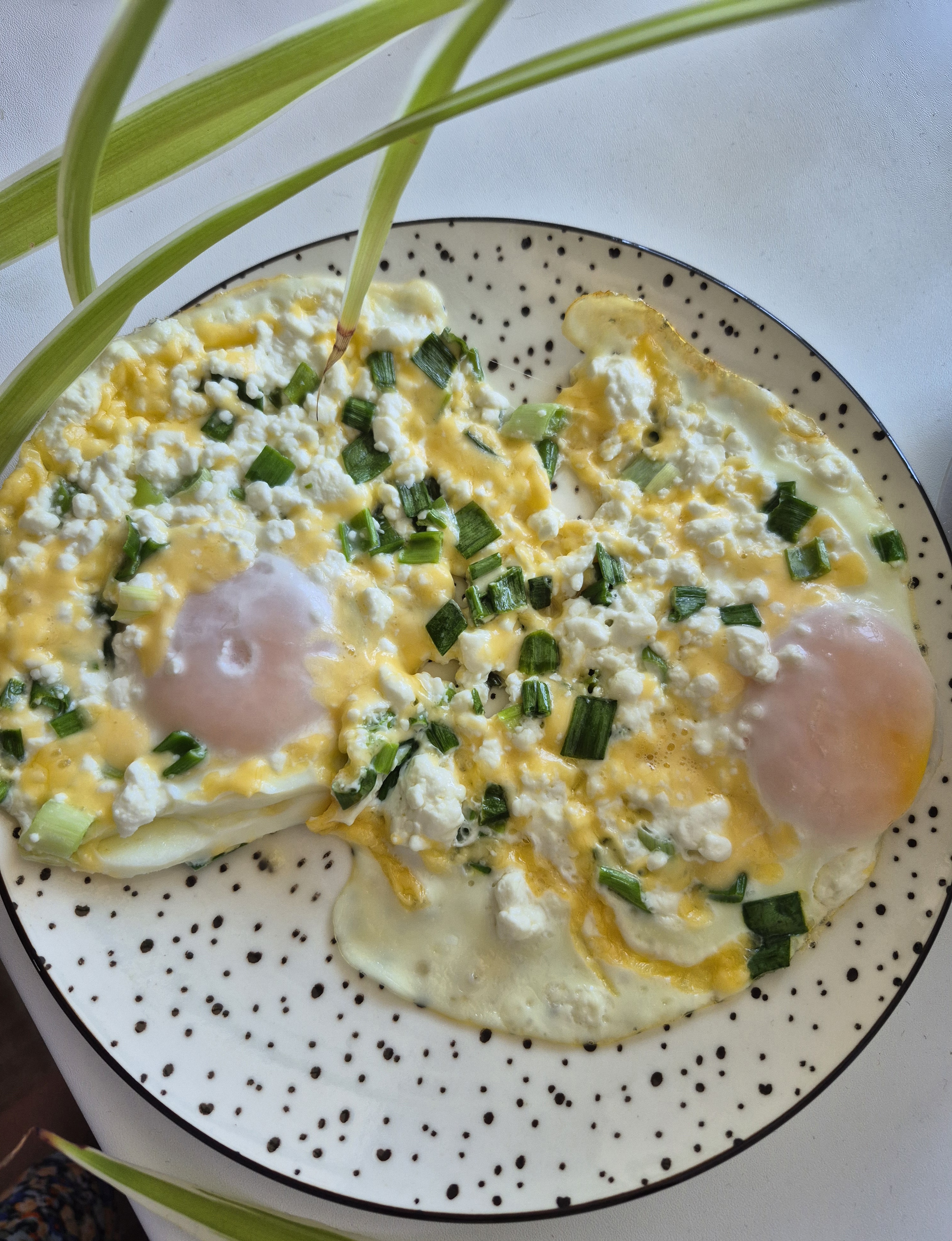 Яичница с творогом и сыром 