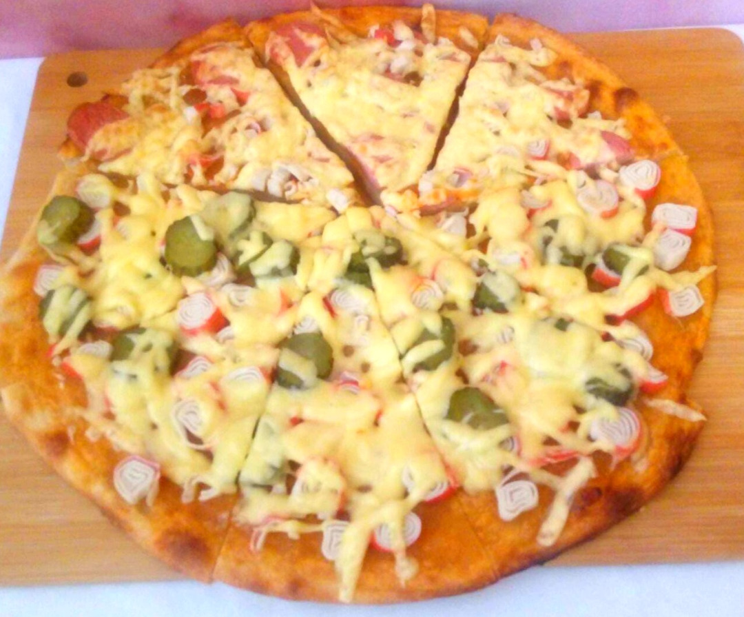 🍕Пицца с крабовыми палочками на тортилье