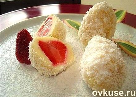 Кокосовые конфеты с клубникой