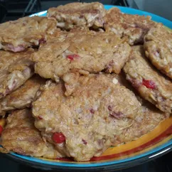 Оладьи с яблоками и ягодами