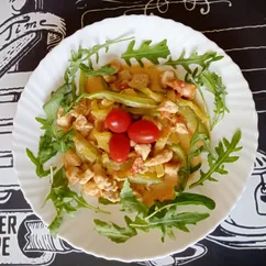 Кабачки с куриной грудкой в сметане