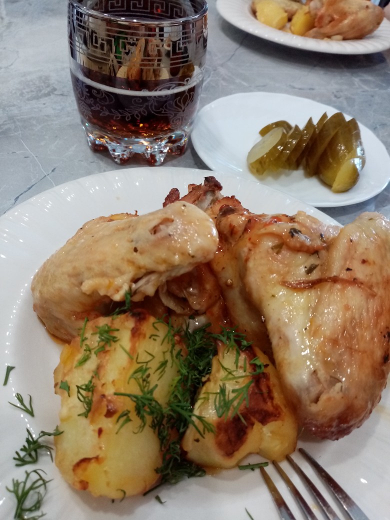 Крылышки с картофелем из духовки 😋