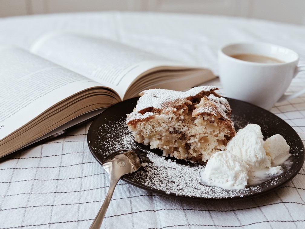 Классическая шарлотка с хрустящей корочкой