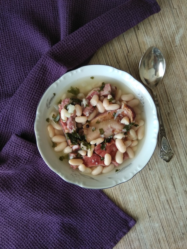 Свиные ребрышки, тушеные со стручковой фасолью. Вкусно и аппетитно. Готовим вместе.