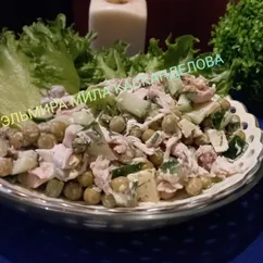 Салат с куриным мясом на новогодний стол 2026