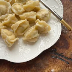 Домашние пельмени с курицей и кинзой 🥟