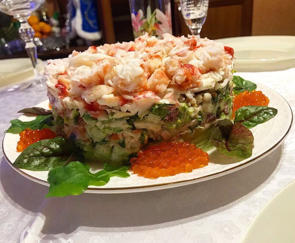 Салат с мясом краба и муссом из авокадо🦀🥑