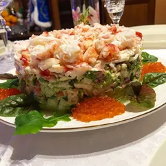 Салат с мясом краба и муссом из авокадо🦀🥑