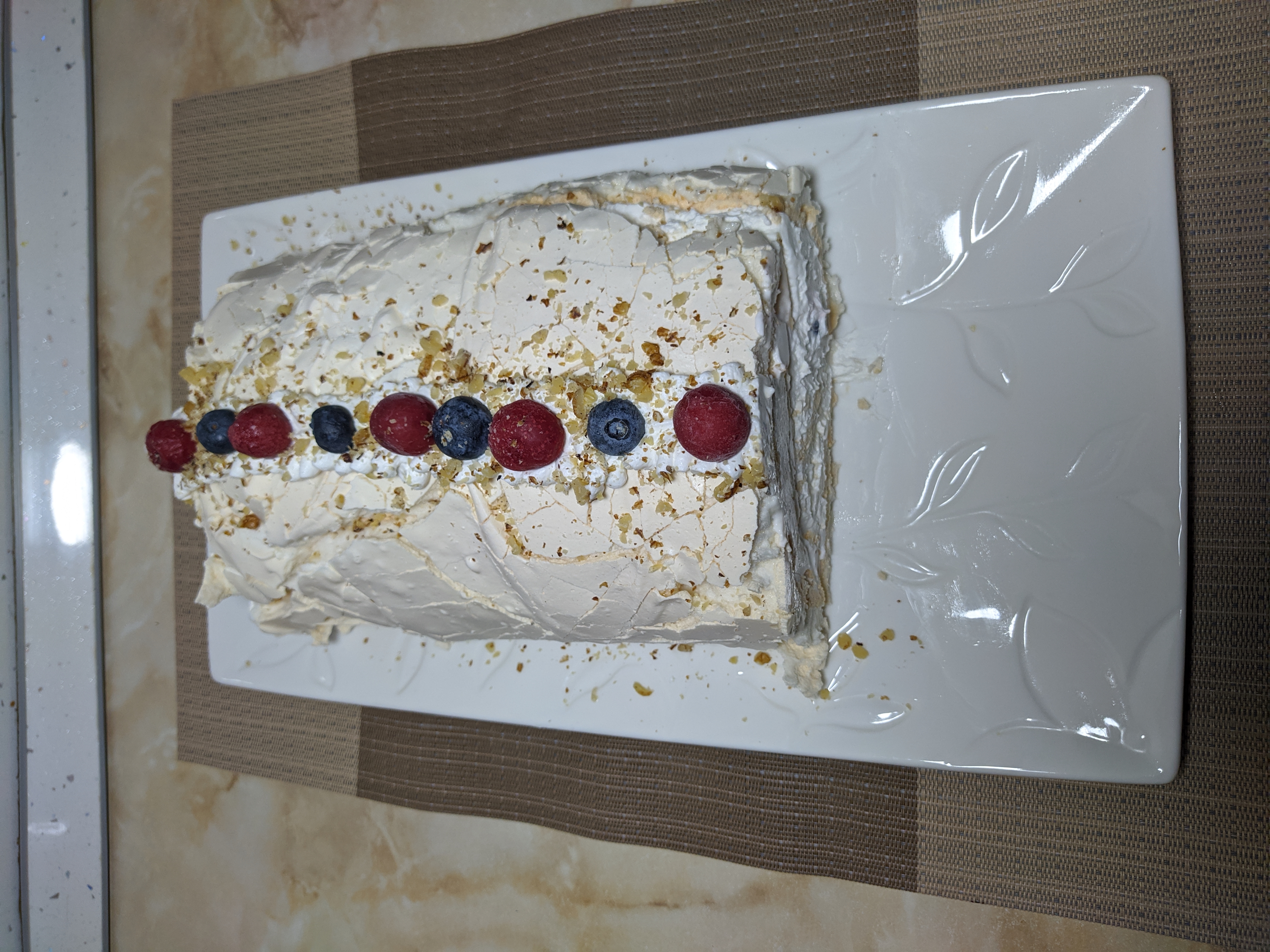 Меренговый рулет