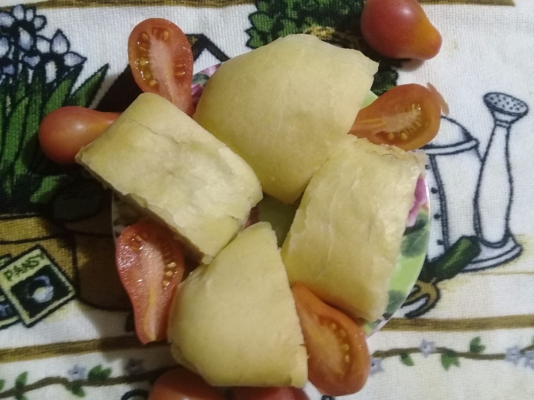 Рулеты с сыром, чесноком и мясом