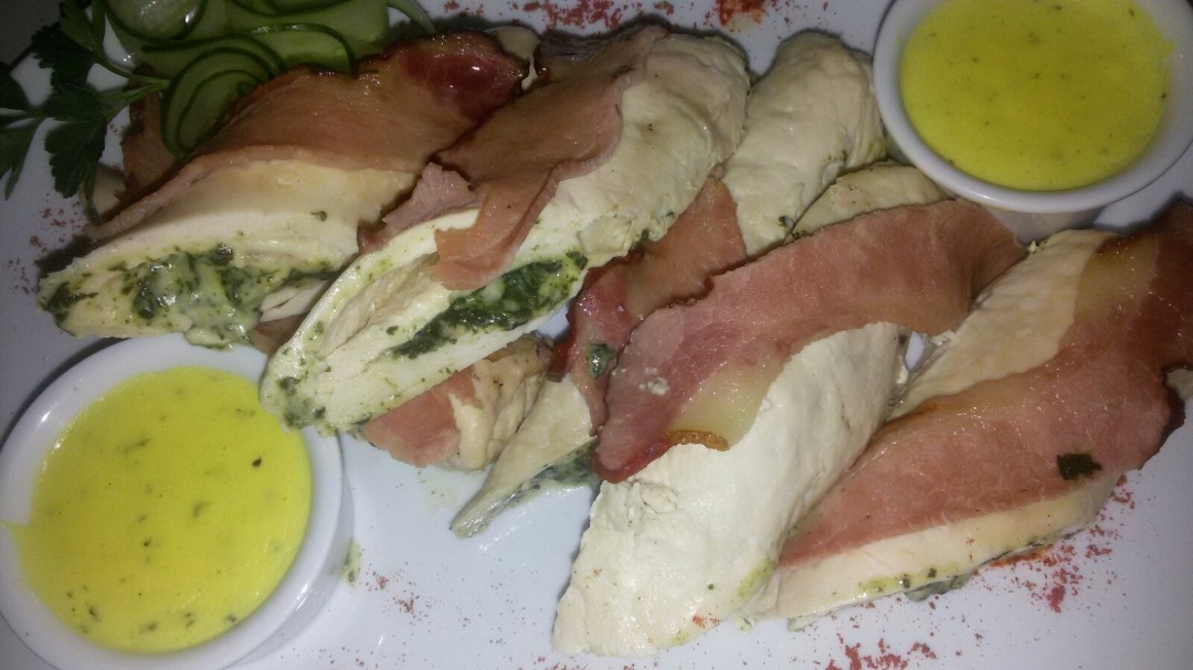 Куриные рулетики с беконом
