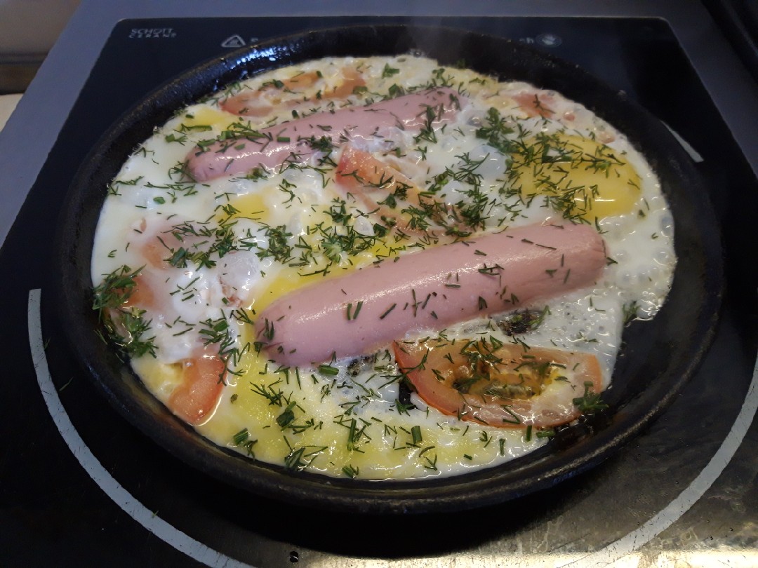 Яичница с сосисками и сыром – пошаговый рецепт приготовления с фото