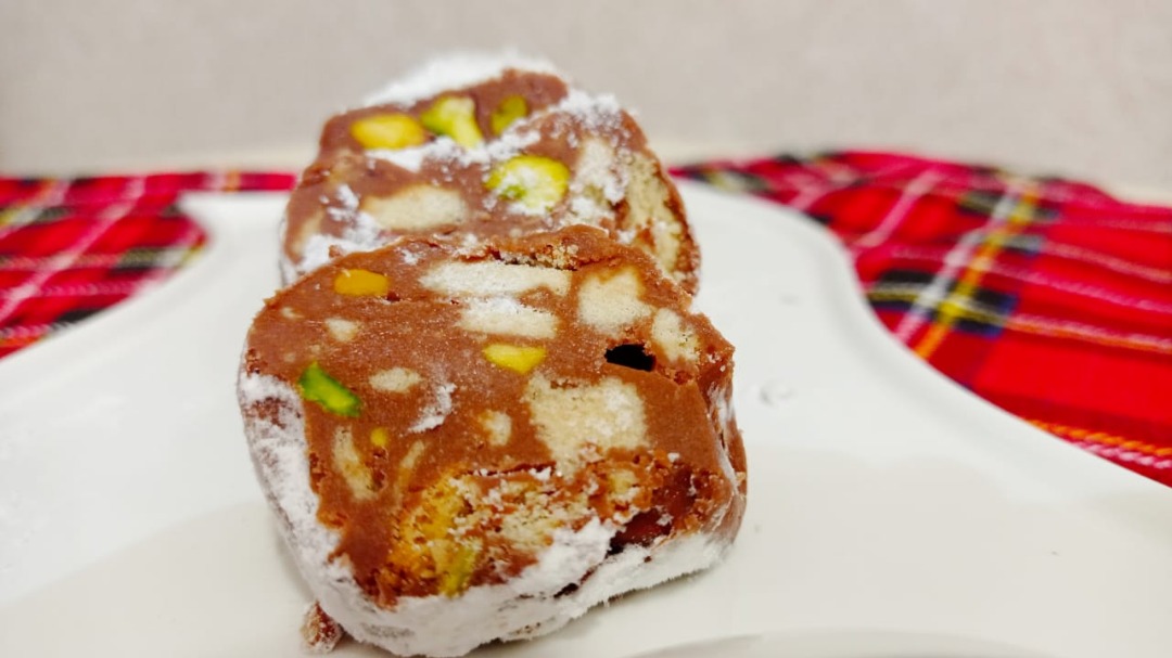 Сладкая колбаска с орешками